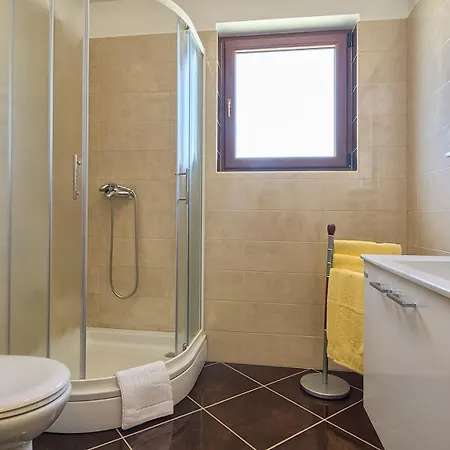 Korina Βίλα Πούλα