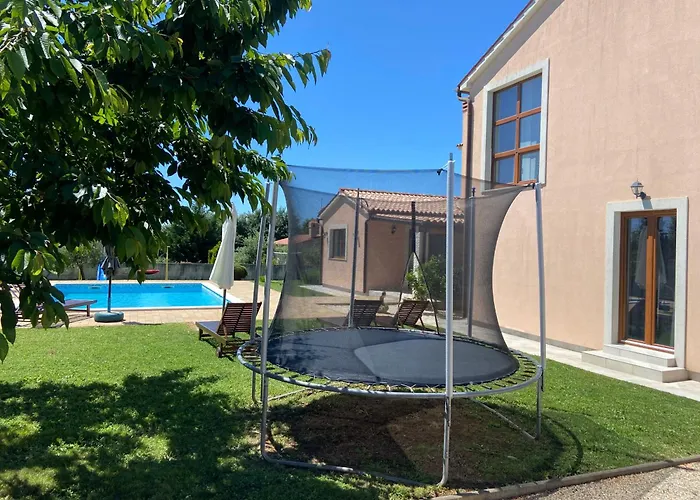 Willa Korina *